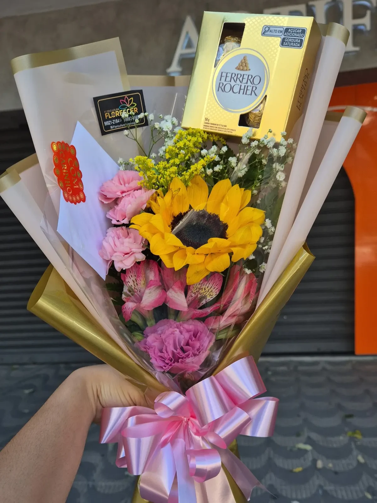 Mini ramalhete com girassol e Ferrero da Florescer
